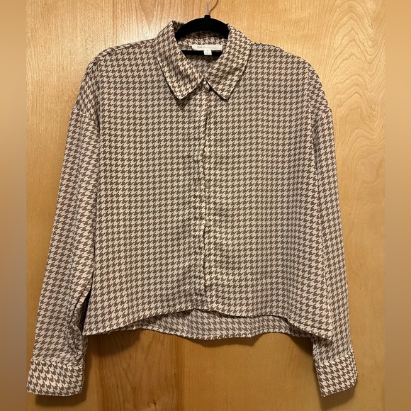 Pink Rose Houndstooth Cropped button down blouse - Picture 1 of 3